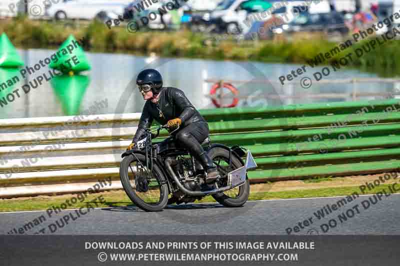 Vintage motorcycle club;eventdigitalimages;mallory park;mallory park trackday photographs;no limits trackdays;peter wileman photography;trackday digital images;trackday photos;vmcc festival 1000 bikes photographs